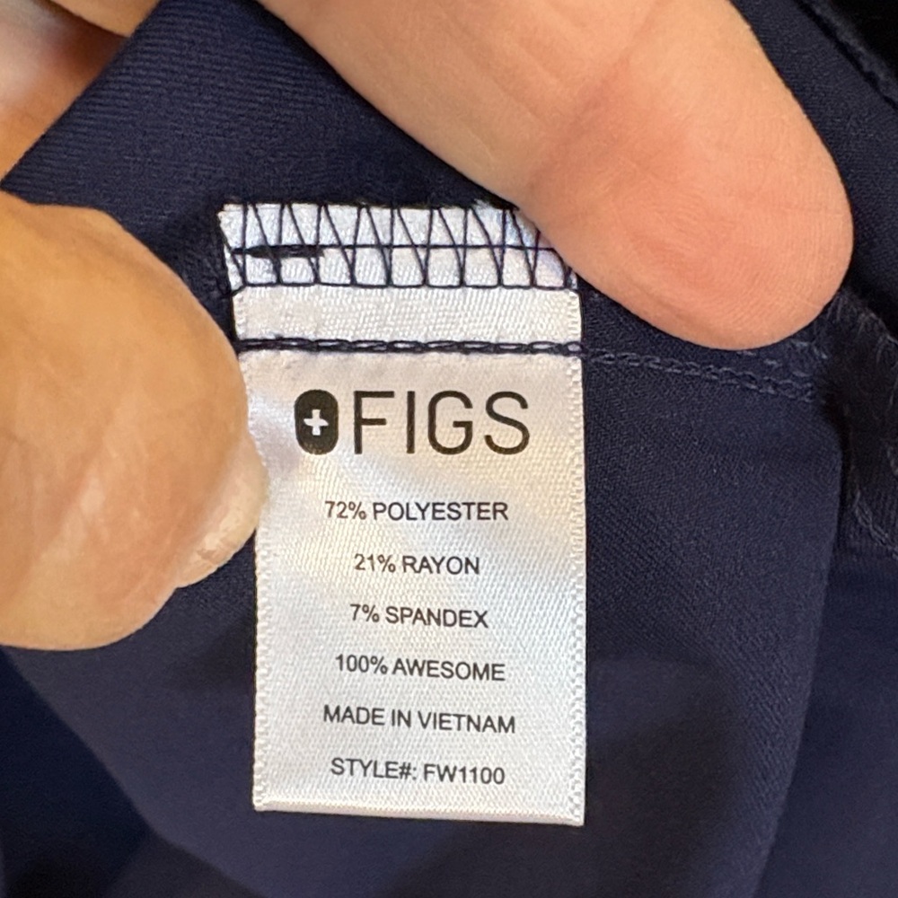 FIGS Casma Three-Pocket Scrub Top in Navy Blue Size Large NWT - Picture 8 of 11